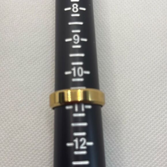 Brand New!! Size 10 3/4 Stainless steel plated beveled edge band - Picture 4 of 4